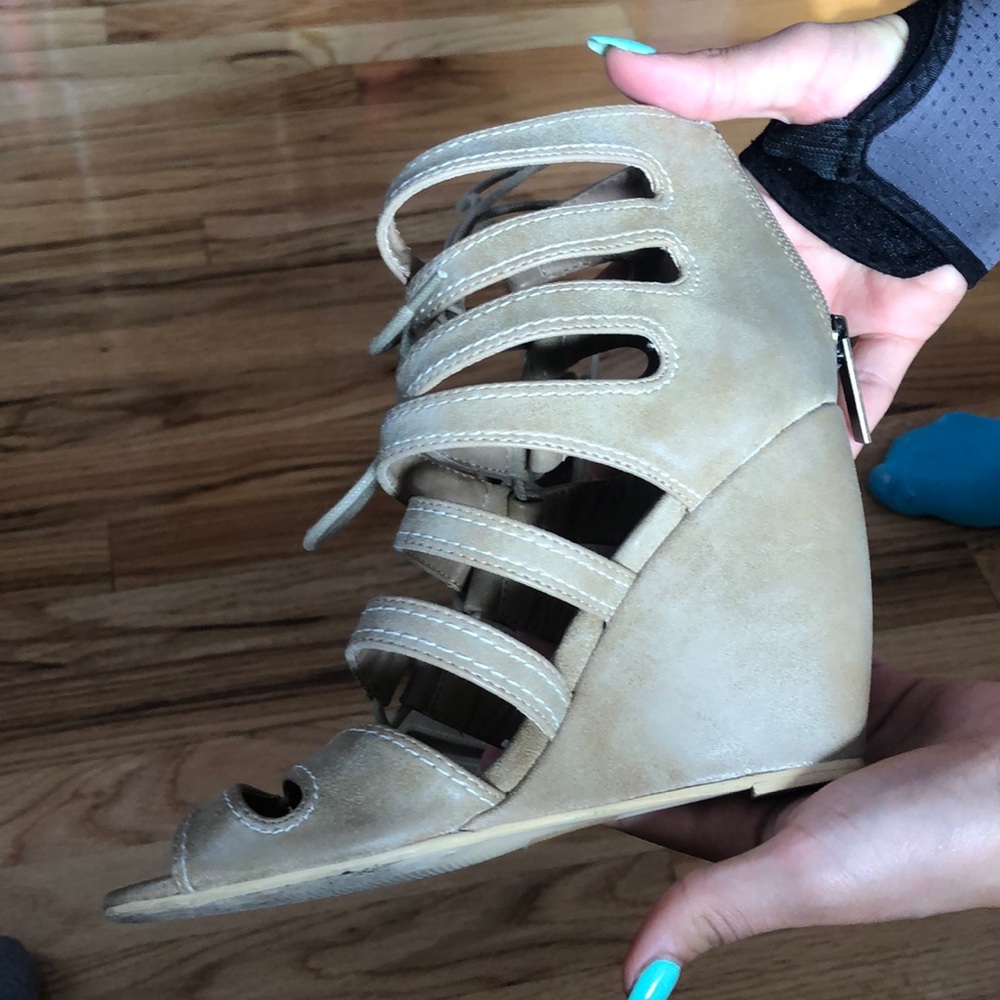 Heels - Picture 2 of 5